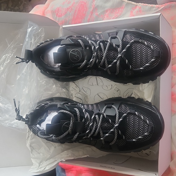 JAVI  DESIGNER  SNEAKERS Color: Triple Black Size: 9 - Picture 2 of 4